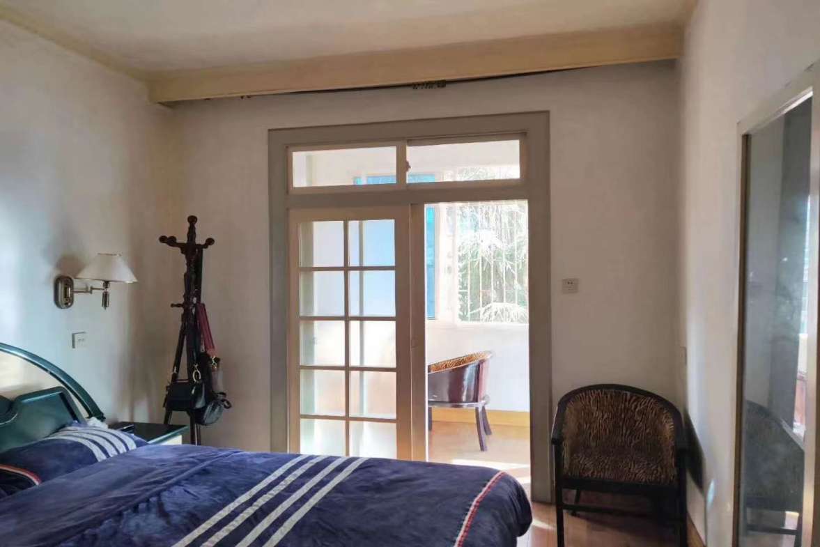 八一安居小区  3室1厅1卫    53.6万客厅