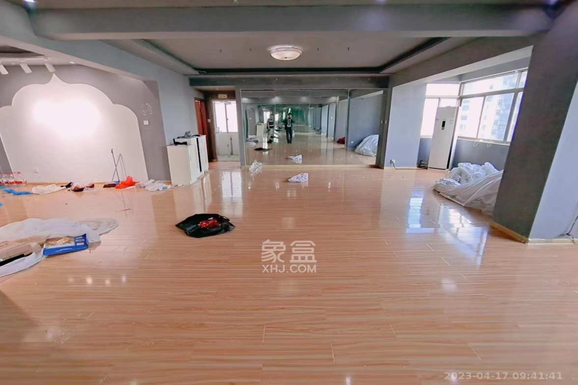 香颂国际  3室2厅2卫   3300.00元/月室内图1
