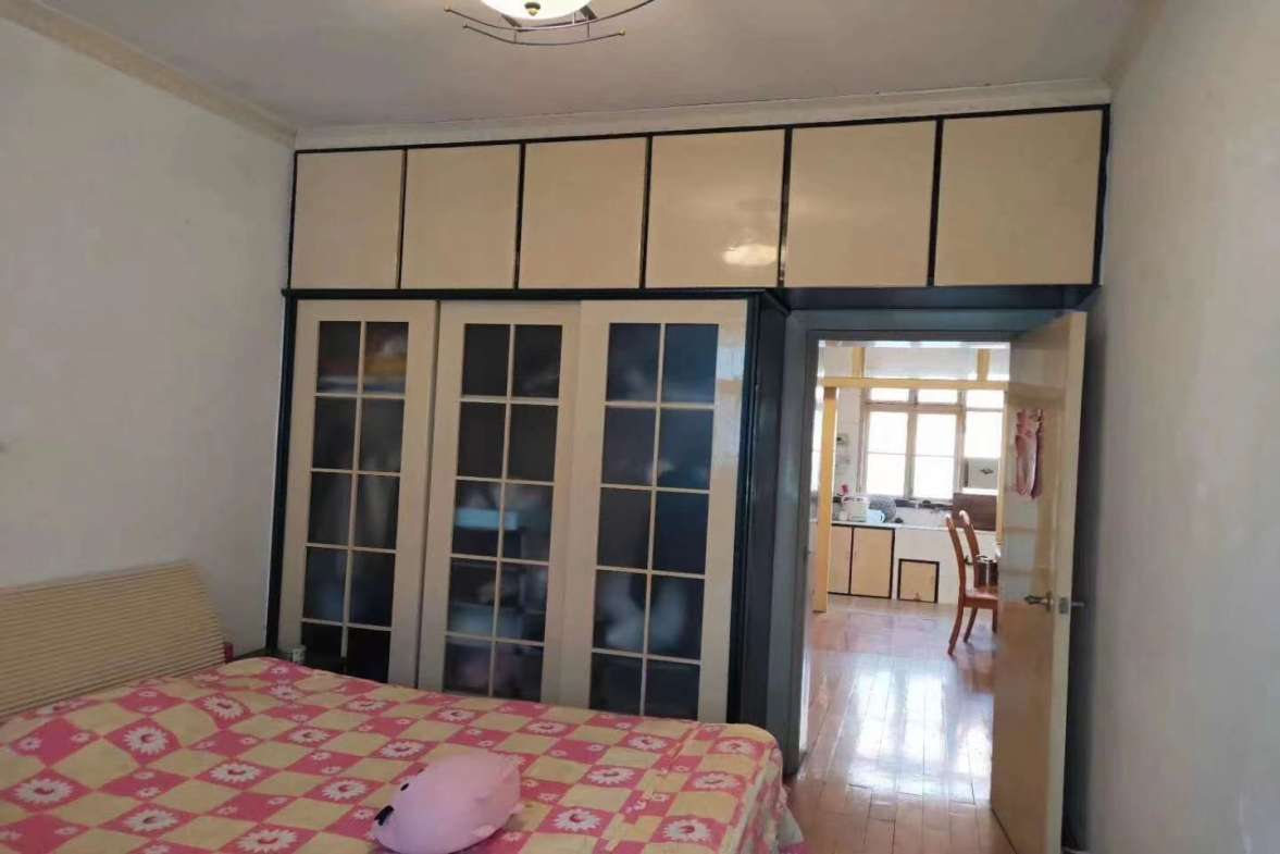 八一安居小区  3室1厅1卫    53.6万客厅