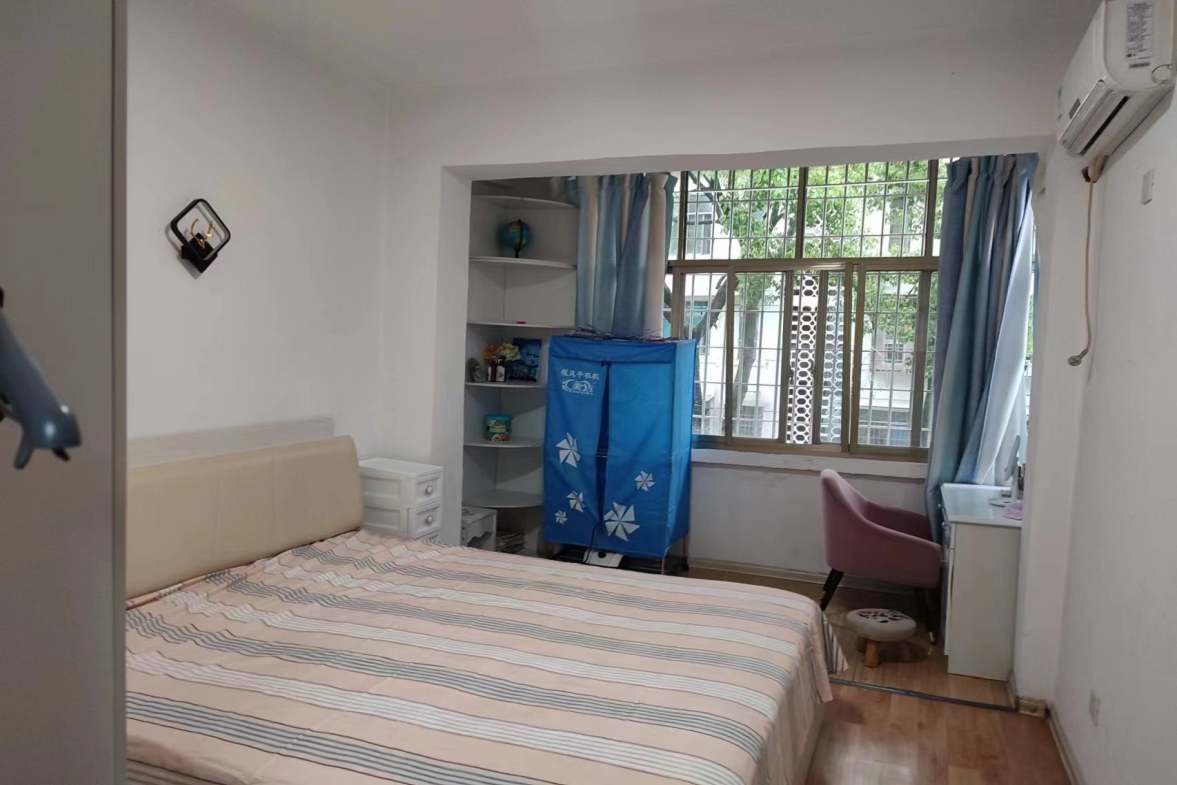 市人大政协机关大院住宅区(老市委) 2室1厅1卫 950.0元/月 市人大政协机关大院住宅区(老市委) 2室1厅1卫 950.0元/月室内图