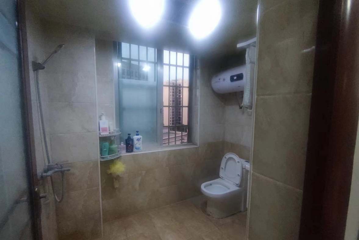 景明佳园 3室2厅1卫 72.8万 景明佳园 3室2厅1卫 72.8万卫生间