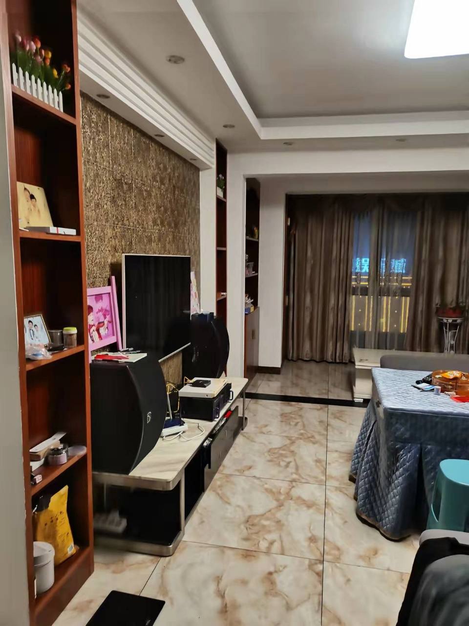 檀香山  3室2厅1卫    65.8万客厅