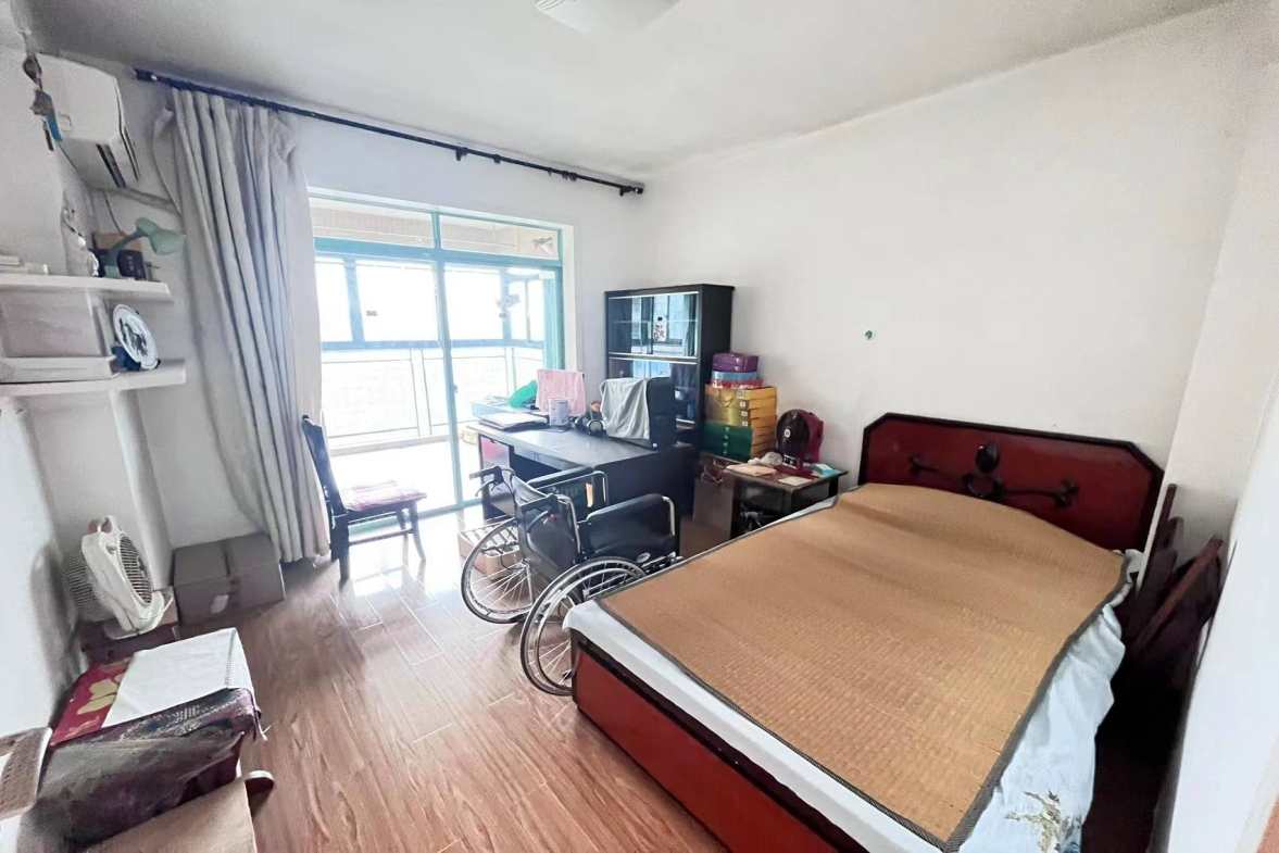 香江城市花园  3室2厅2卫   1800.00元/月室内图