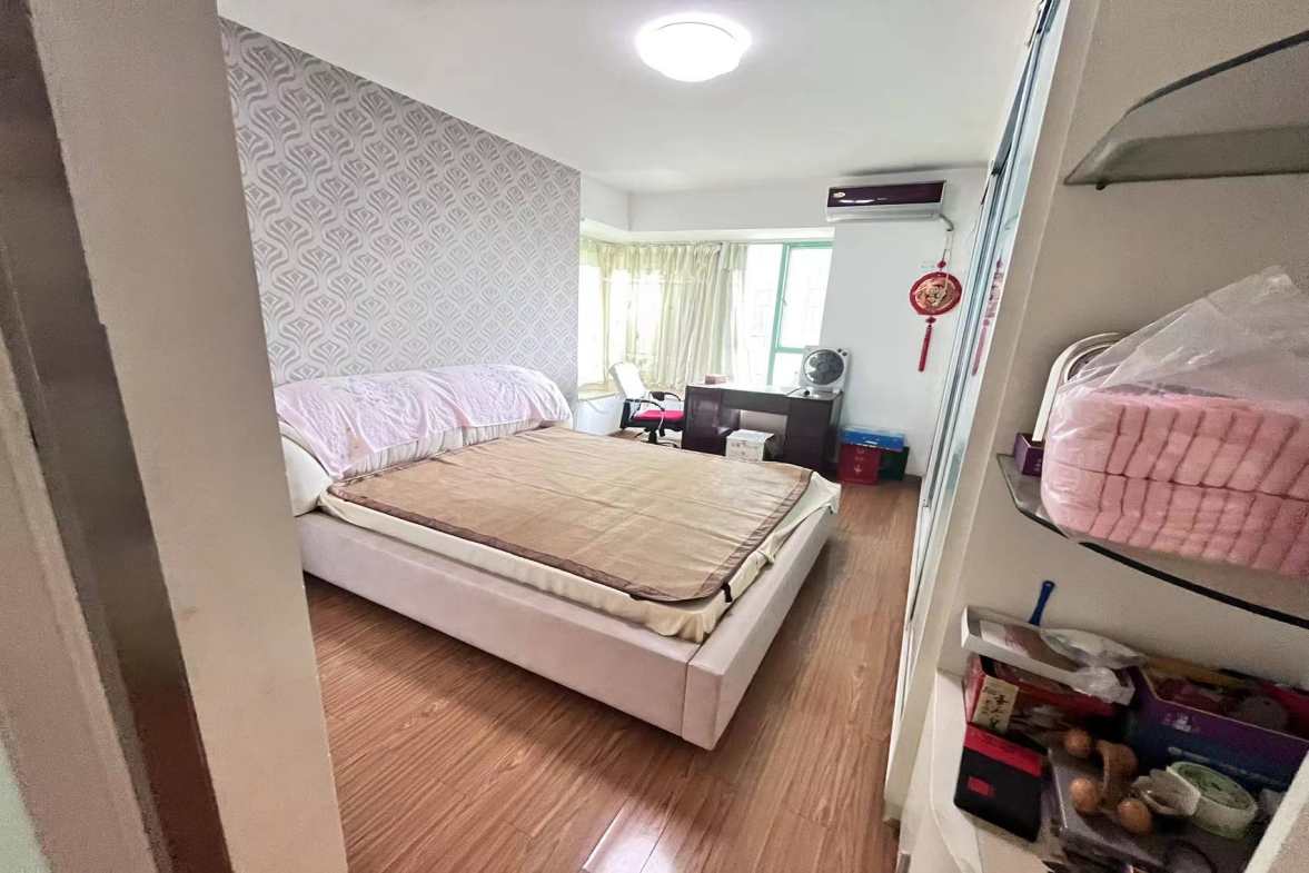 香江城市花园  3室2厅2卫   1800.00元/月室内图