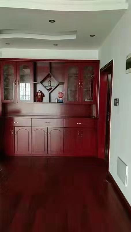 南风苑  4室2厅2卫    158.8万客厅