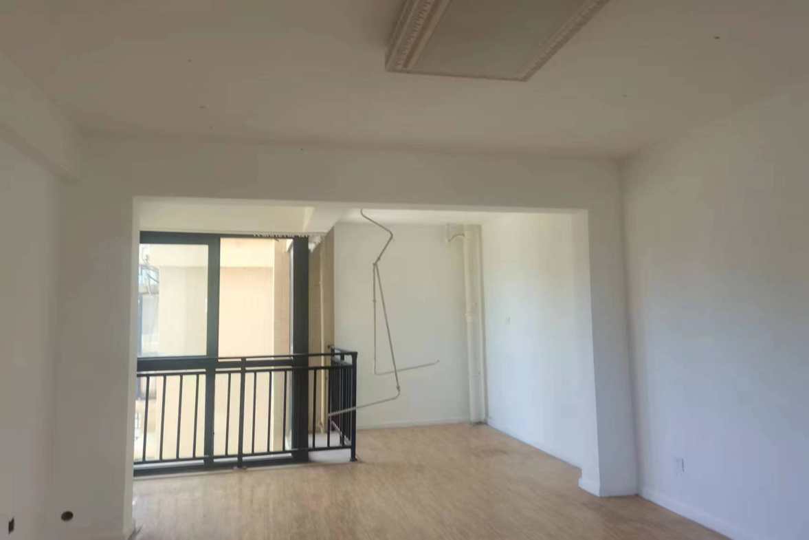 新邦壹品  3室2厅2卫    2000.0元/月室内图