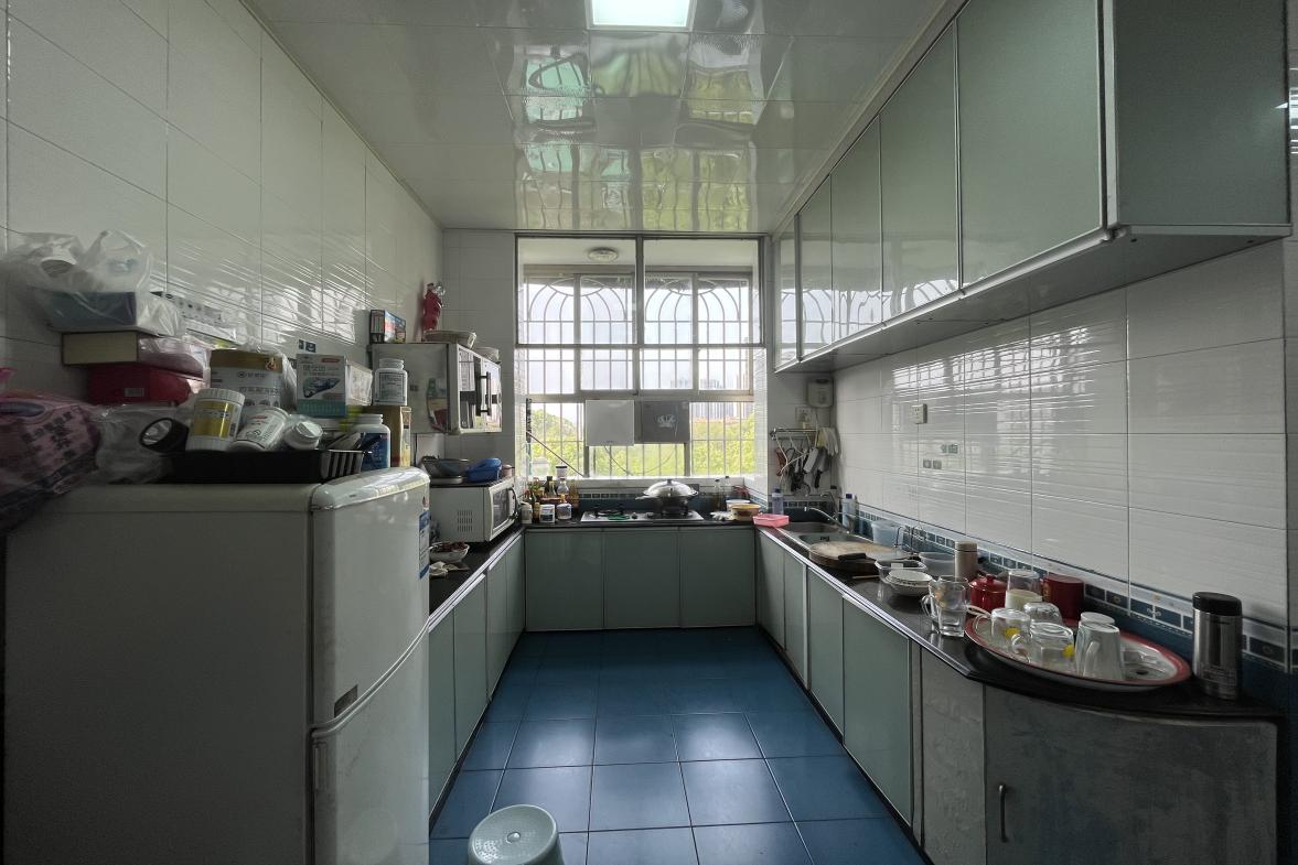 农业发展银行家属楼  4室2厅2卫   128.00万室内图1