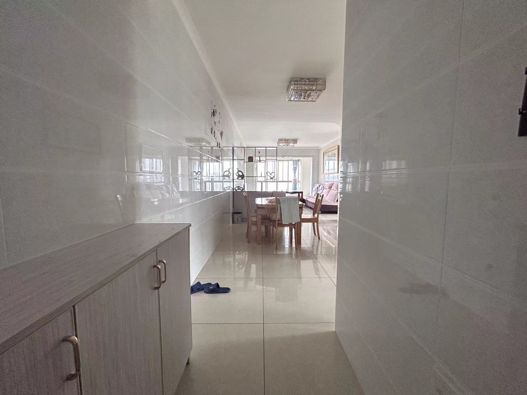 檀香山  3室2厅2卫    2100.0元/月