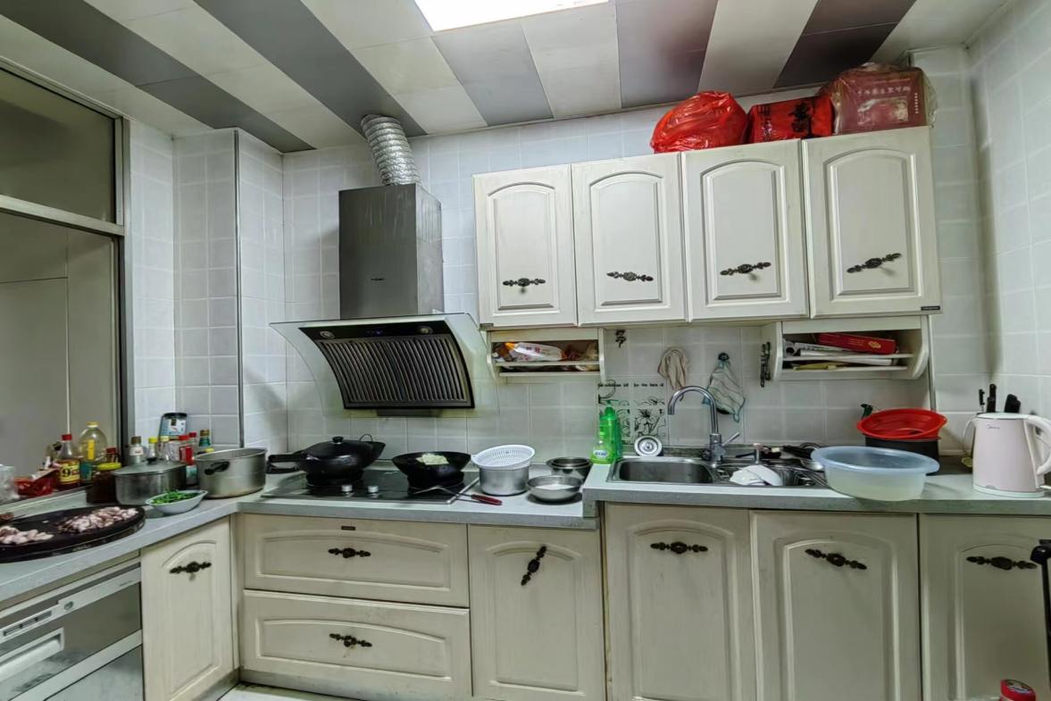 大汉巨龙家园 3室2厅2卫 70.00万 大汉巨龙家园 3室2厅2卫 70.00万客厅