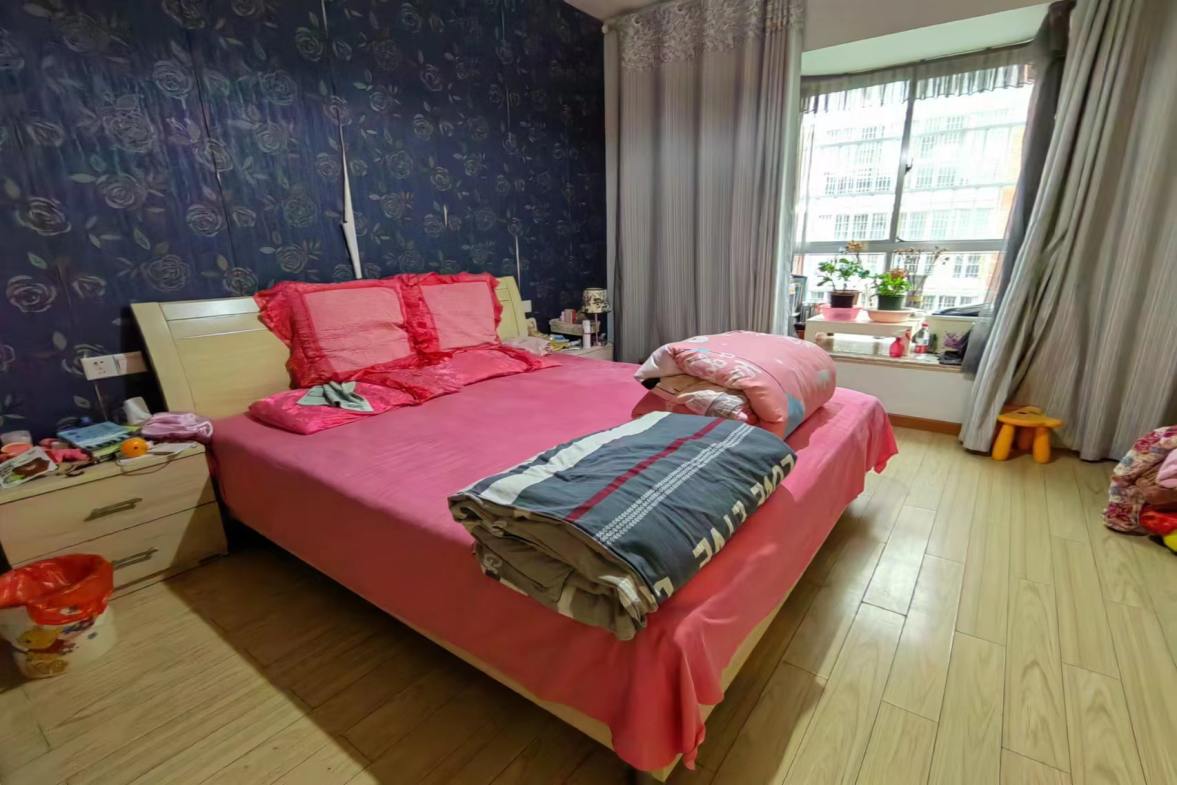 大汉巨龙家园 3室2厅2卫 70.00万 大汉巨龙家园 3室2厅2卫 70.00万客厅