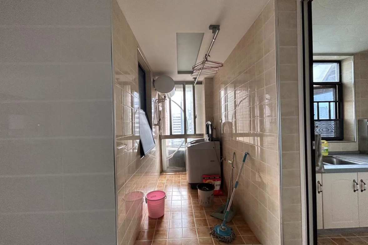 檀香山 3室2厅2卫 2100.0元/月 檀香山 3室2厅2卫 2100.0元/月室内图