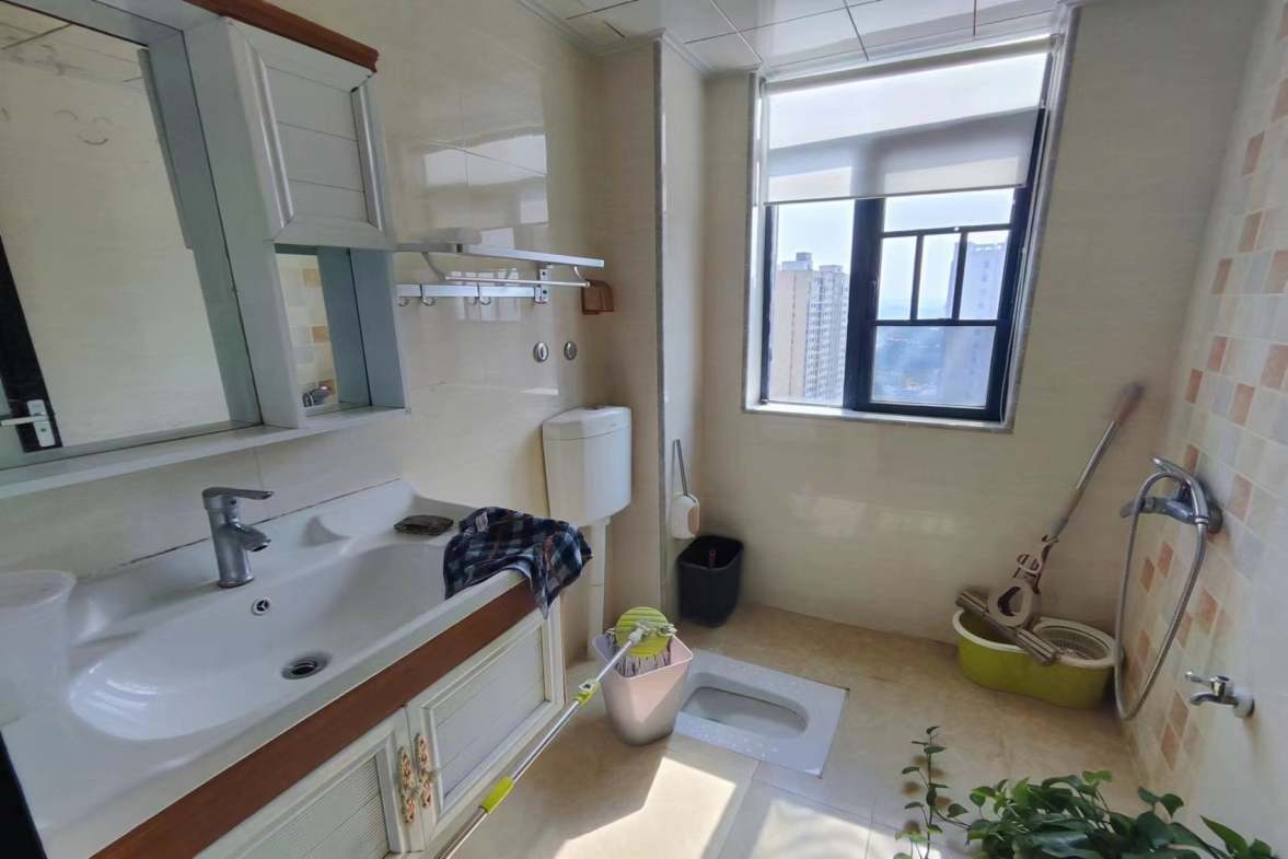 百弘学府城 3室2厅2卫 1800.00元/月 百弘学府城 3室2厅2卫 1800.00元/月室内图