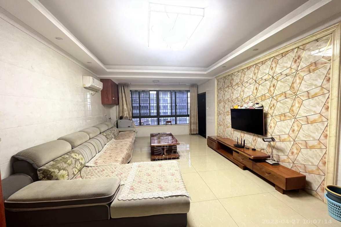 和厚园小区二期  2室2厅1卫    1700.0元/月 和厚园小区二期  2室2厅1卫    1700.0元/月室内图