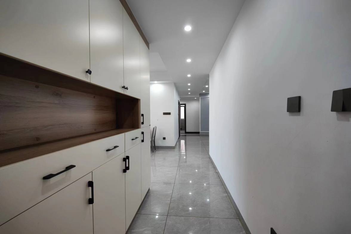 百弘学府城  3室2厅2卫    2000.0元/月室内图