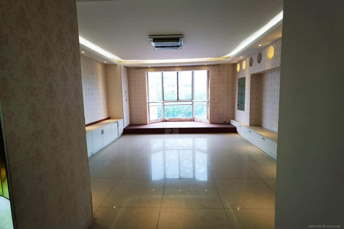 耀华大厦 4室2厅2卫 2400.0元/月 耀华大厦 4室2厅2卫 2400.0元/月室内图