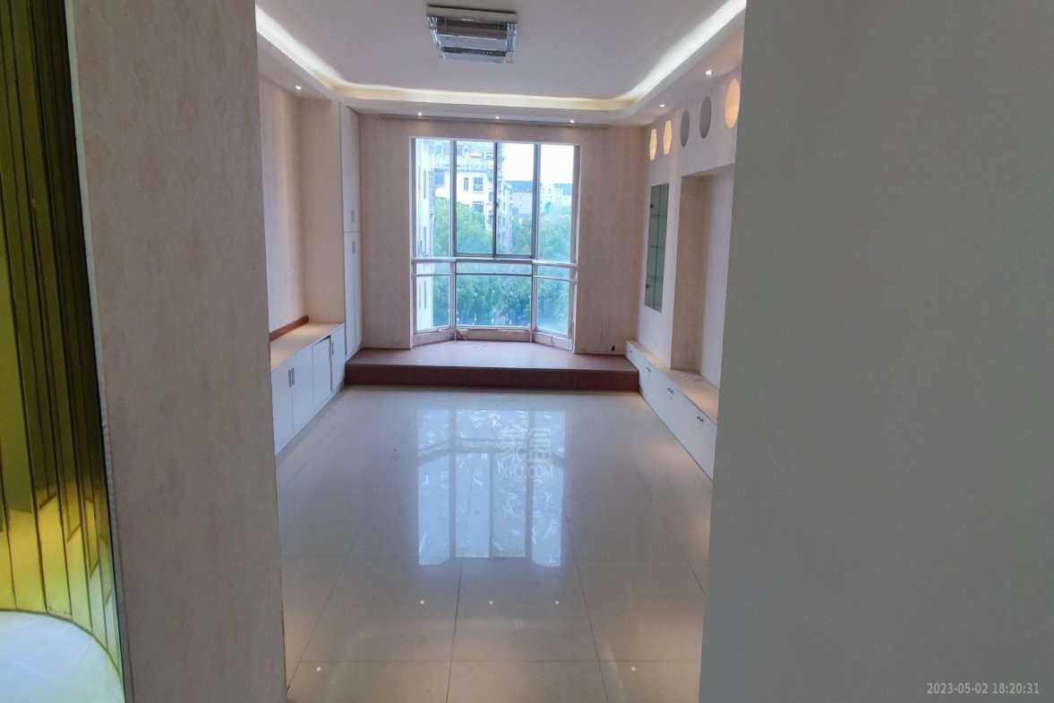 耀华大厦 4室2厅2卫 2400.0元/月 耀华大厦 4室2厅2卫 2400.0元/月室内图