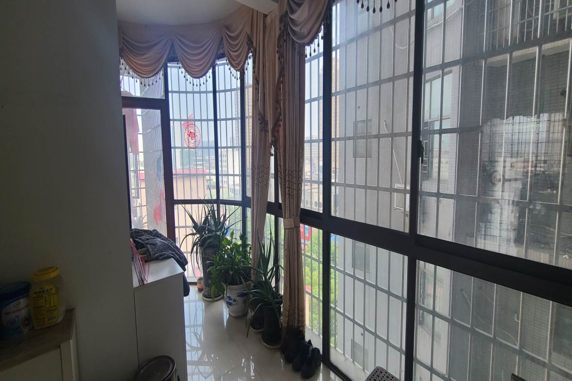 星达馨都 3室2厅2卫 92.00万 星达馨都 3室2厅2卫 92.00万客厅