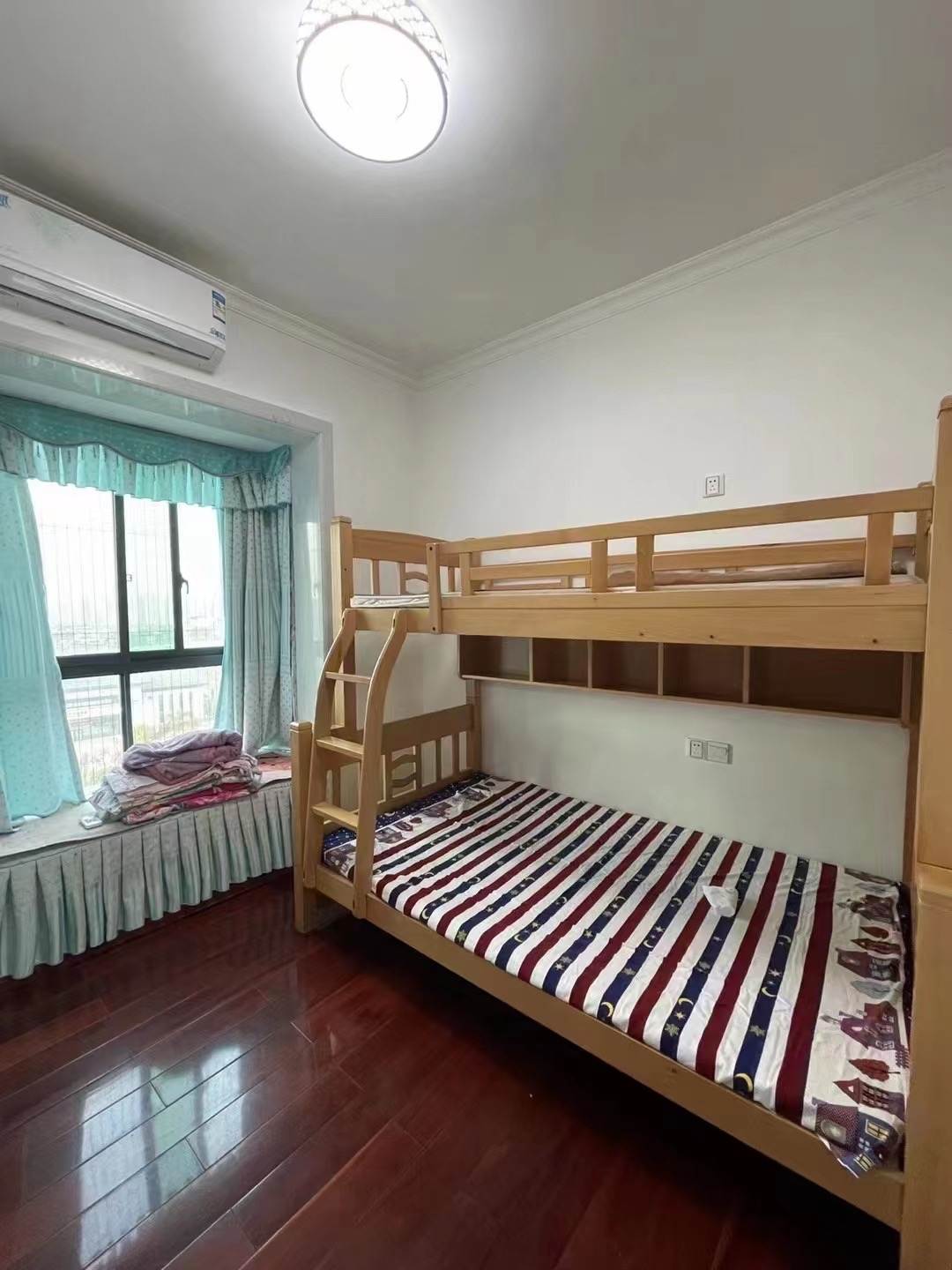 新家名居  2室1厅1卫   1400.00元/月室内图