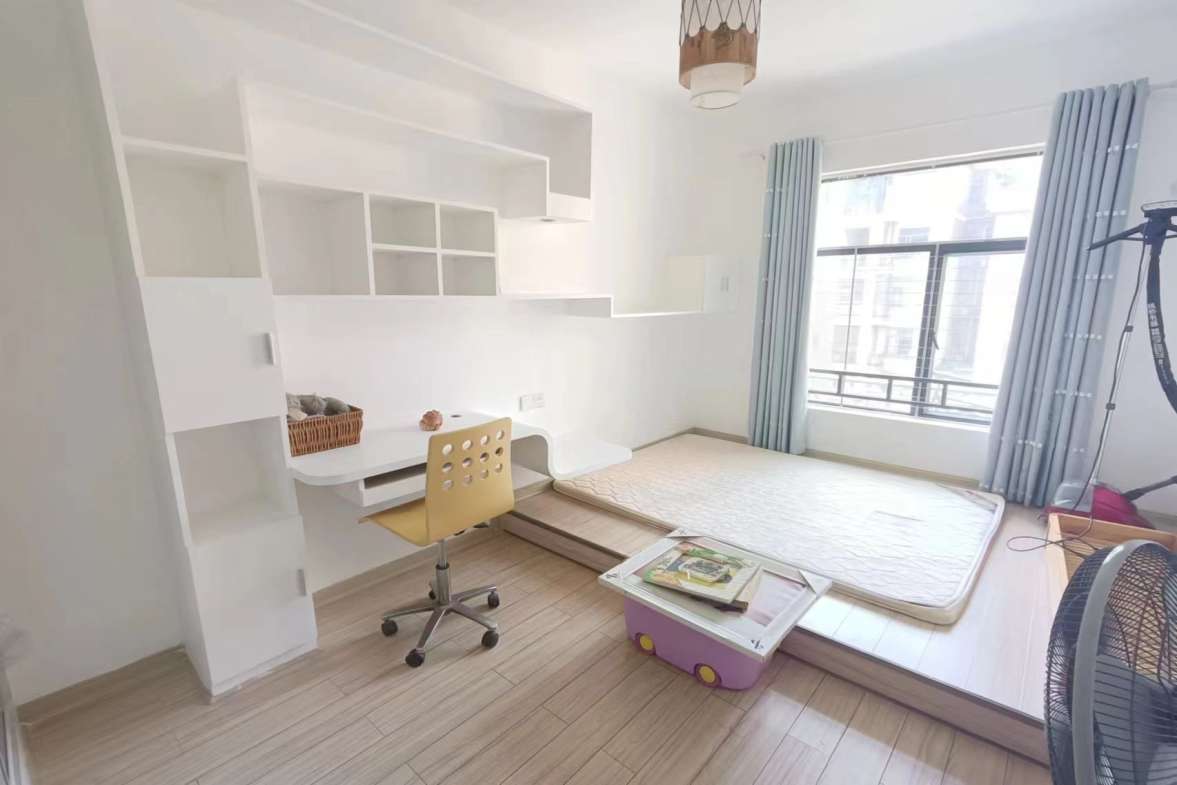 钻石城  3室2厅1卫   2200.00元/月室内图