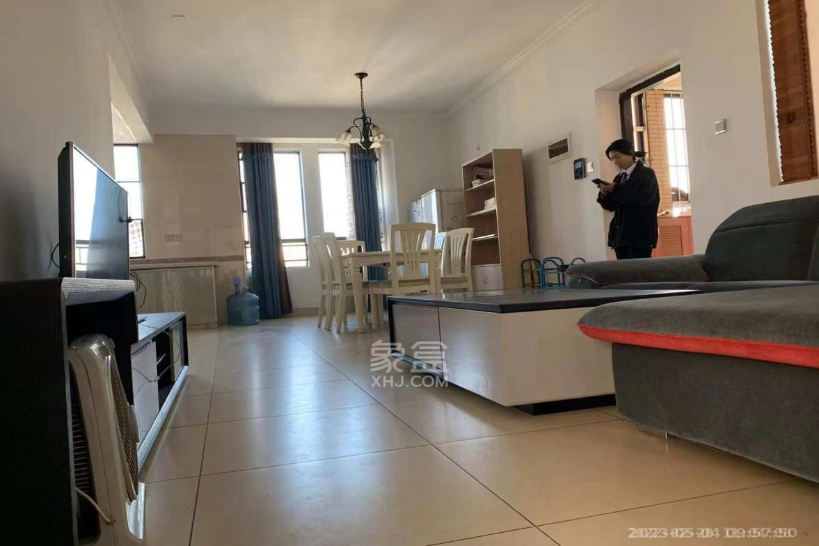 泰山公馆 3室2厅2卫 1800.0元/月 泰山公馆 3室2厅2卫 1800.0元/月室内图