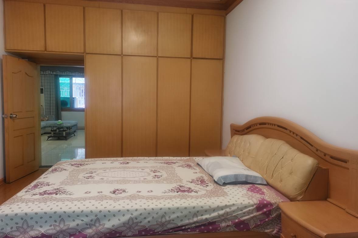 西湖一村  3室2厅1卫   1600.00元/月室内图