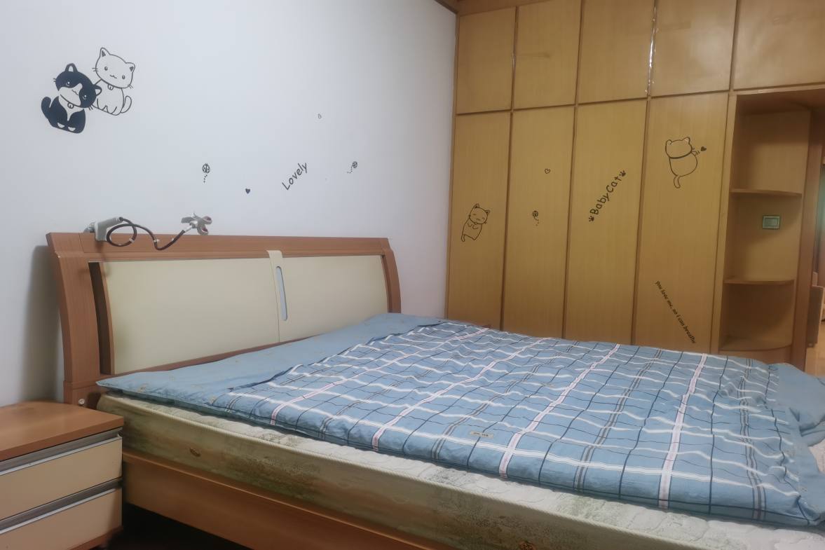 西湖一村  3室2厅1卫   1600.00元/月室内图