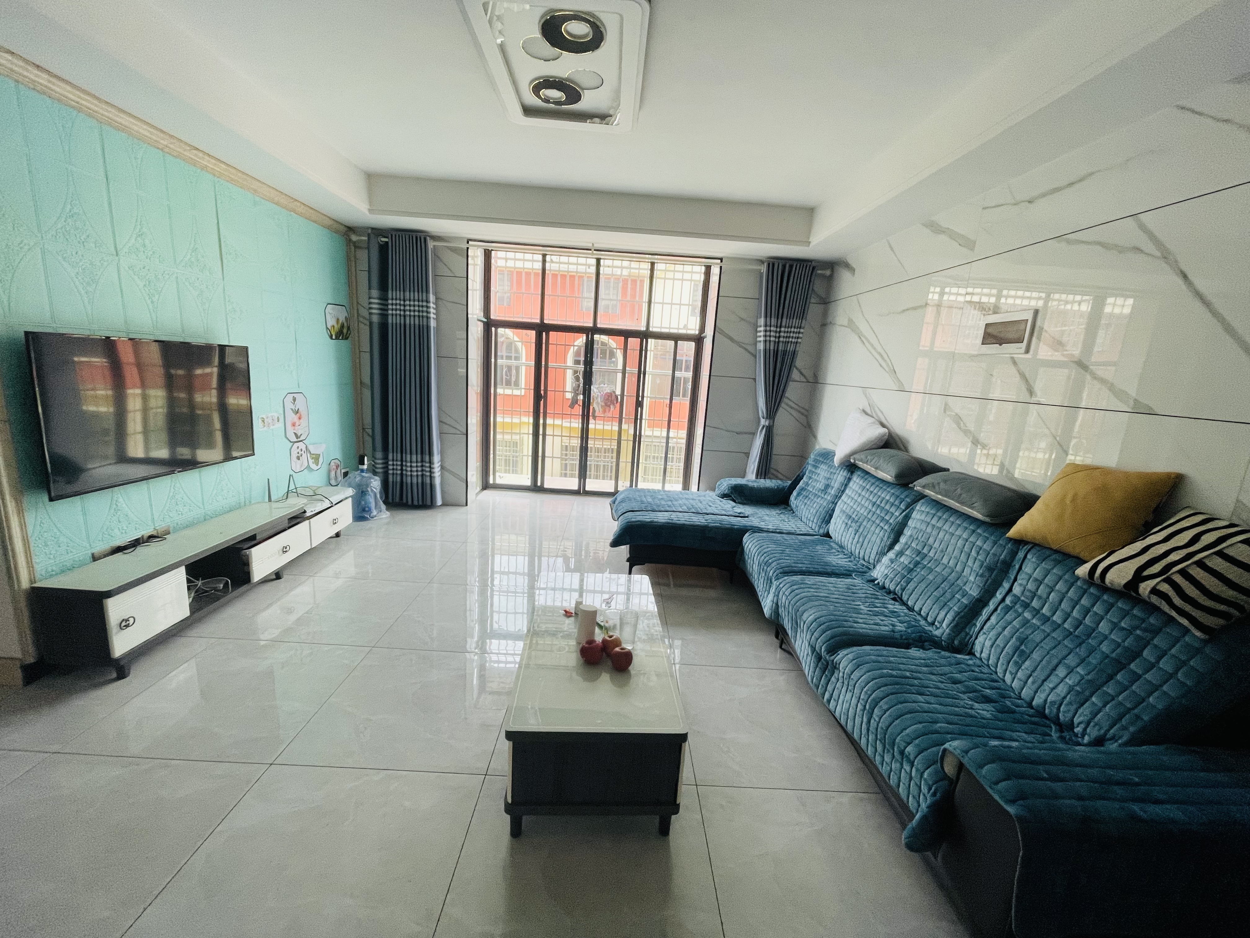 大明安置小区  3室2厅2卫    1400.0元/月