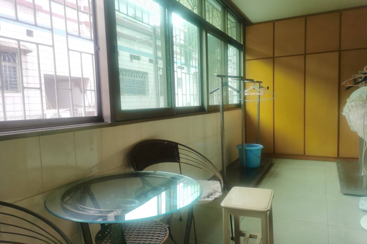 西湖一村  3室2厅1卫   1600.00元/月室内图