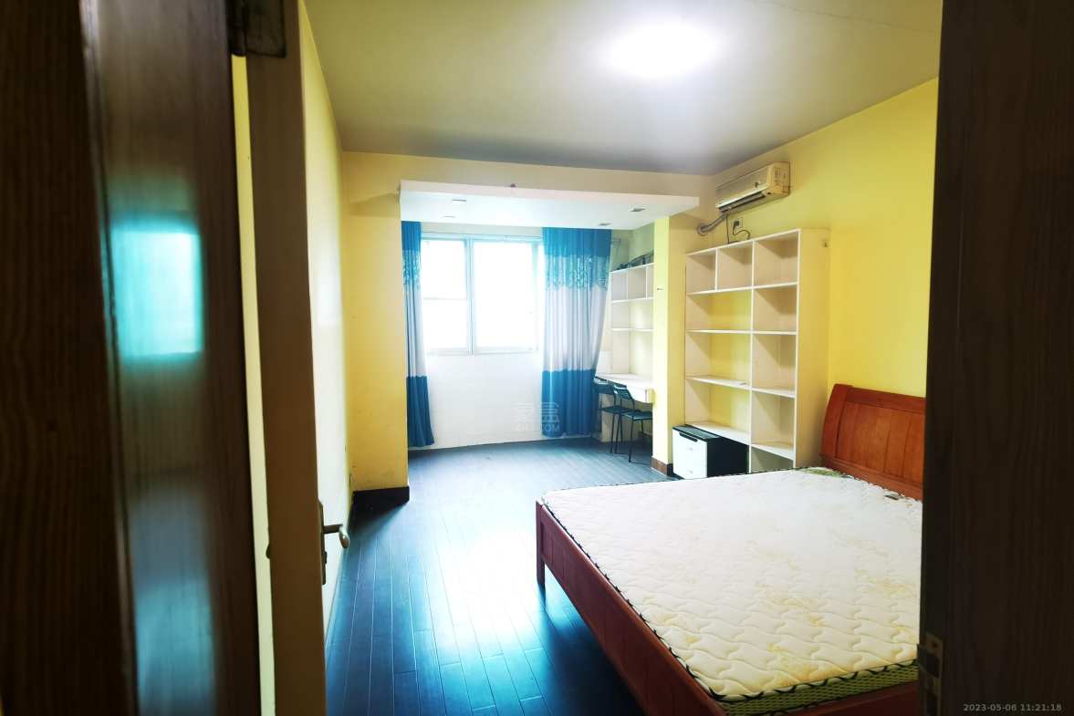 天泰小区 4室2厅2卫 1800.0元/月 天泰小区 4室2厅2卫 1800.0元/月室内图