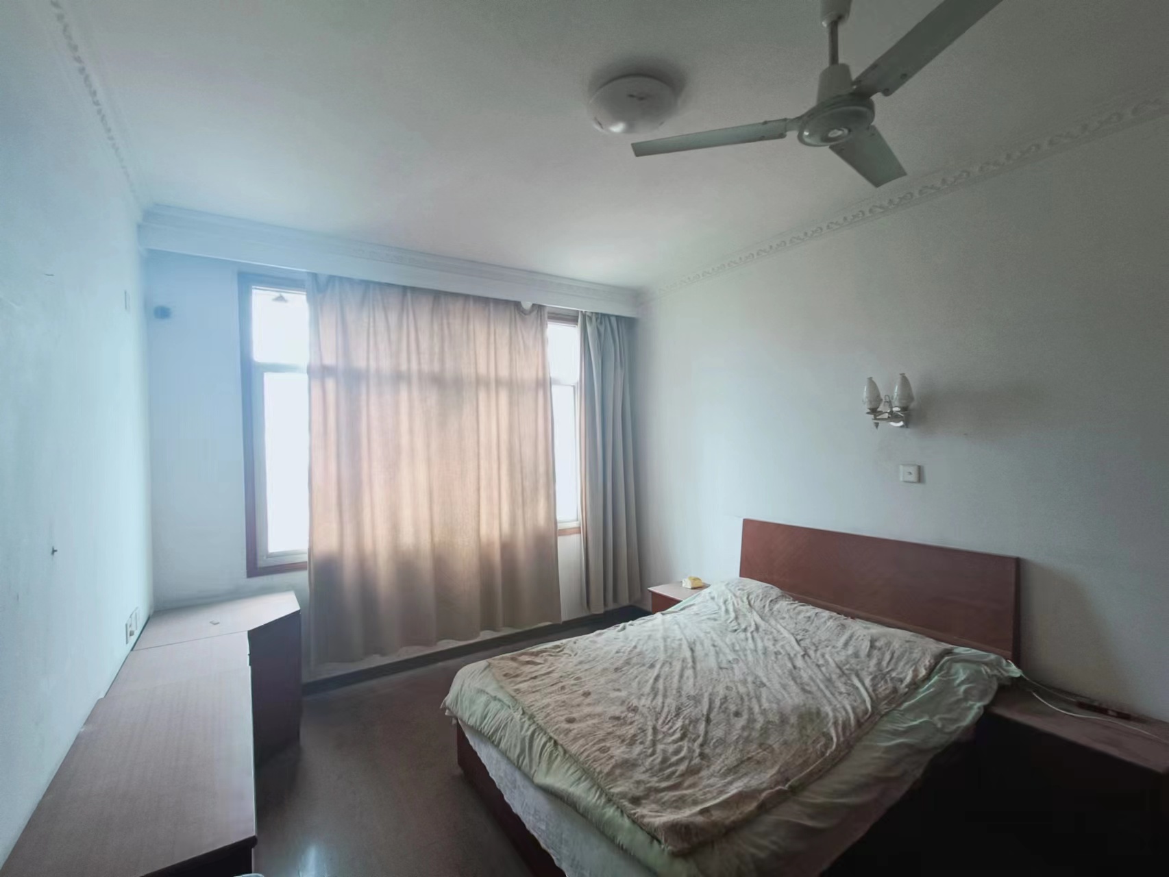 涟邵矿物局家属楼  3室2厅2卫   42.80万