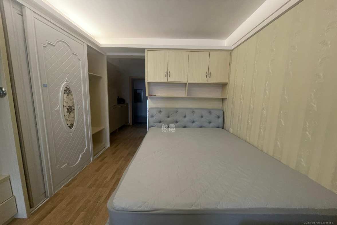 大财门公寓 1室1厅1厨1卫 2400.00元/月客厅