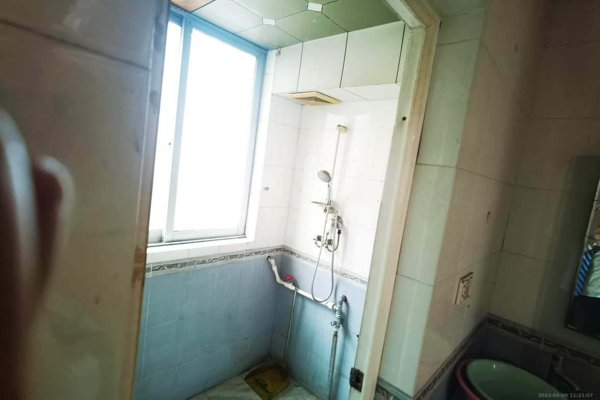 天泰小区 4室2厅2卫 1800.0元/月 天泰小区 4室2厅2卫 1800.0元/月室内图