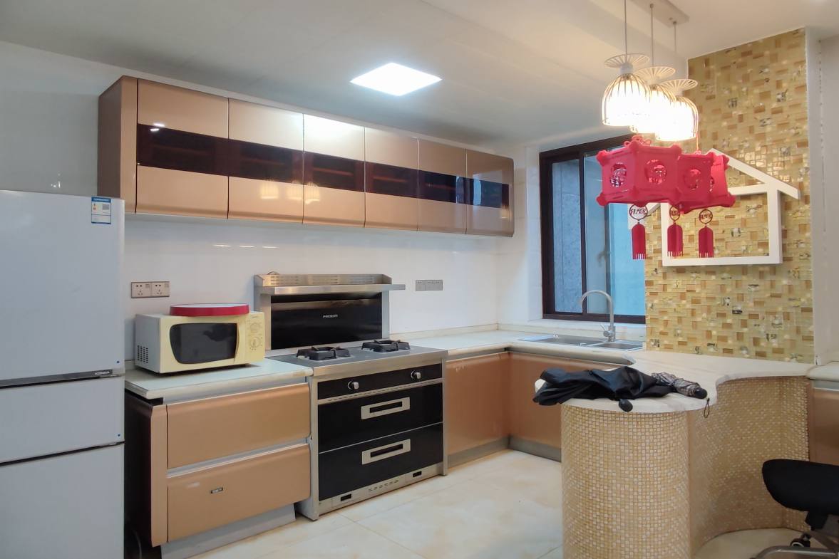 天伦国际  3室2厅2卫   3000.00元/月室内图