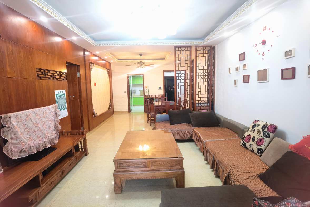 美的城一期  3室2厅2卫    2300.0元/月室内图