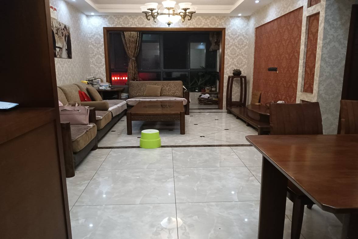 翰林苑 3室2厅2卫 88.00万 翰林苑 3室2厅2卫 88.00万客厅