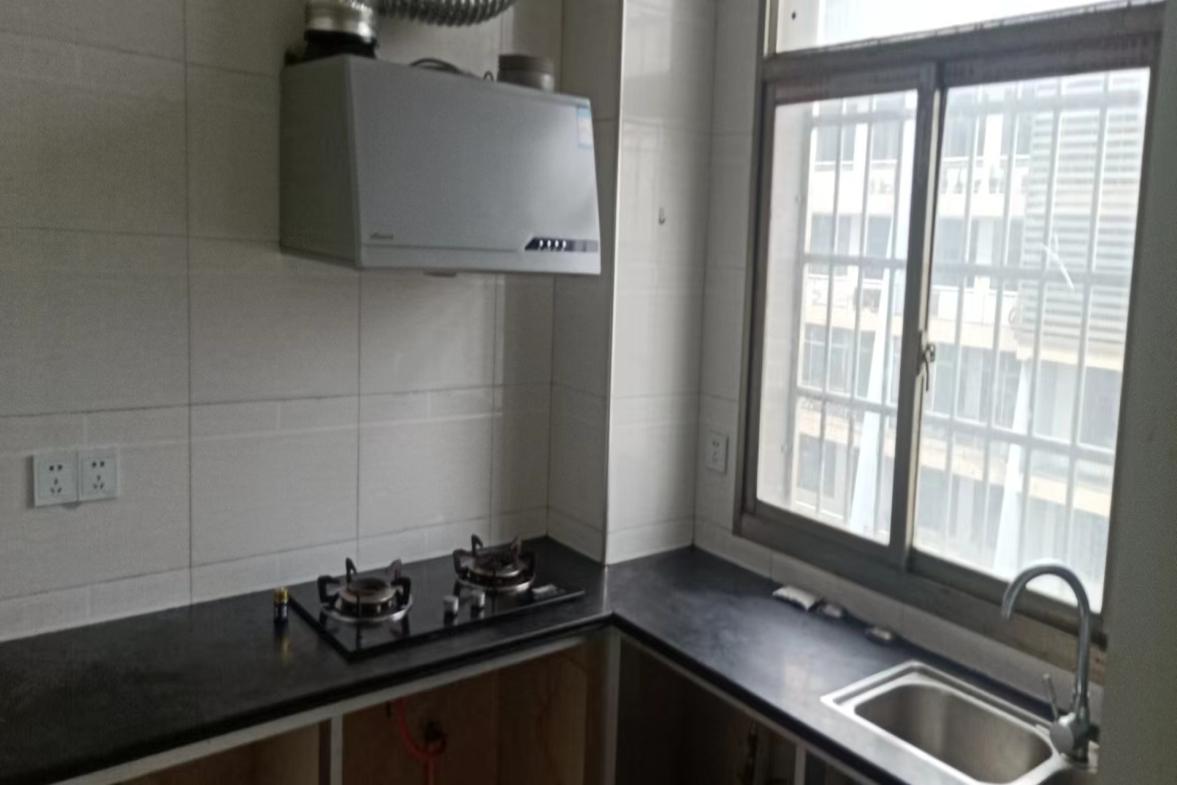 南风苑  3室2厅2卫    2000.0元/月室内图