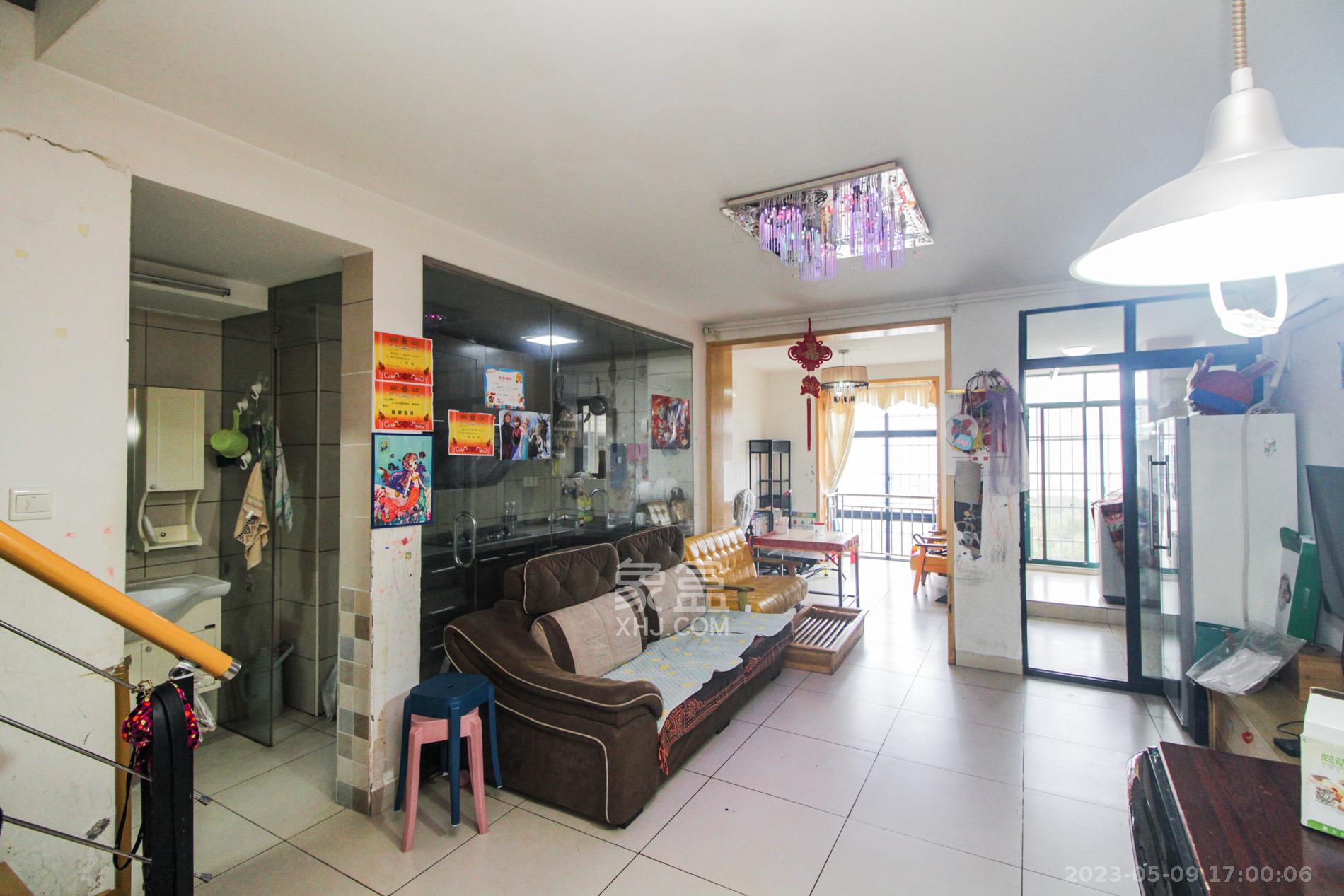 加加大街（华景苑）  3室2厅1卫    2300.0元/月