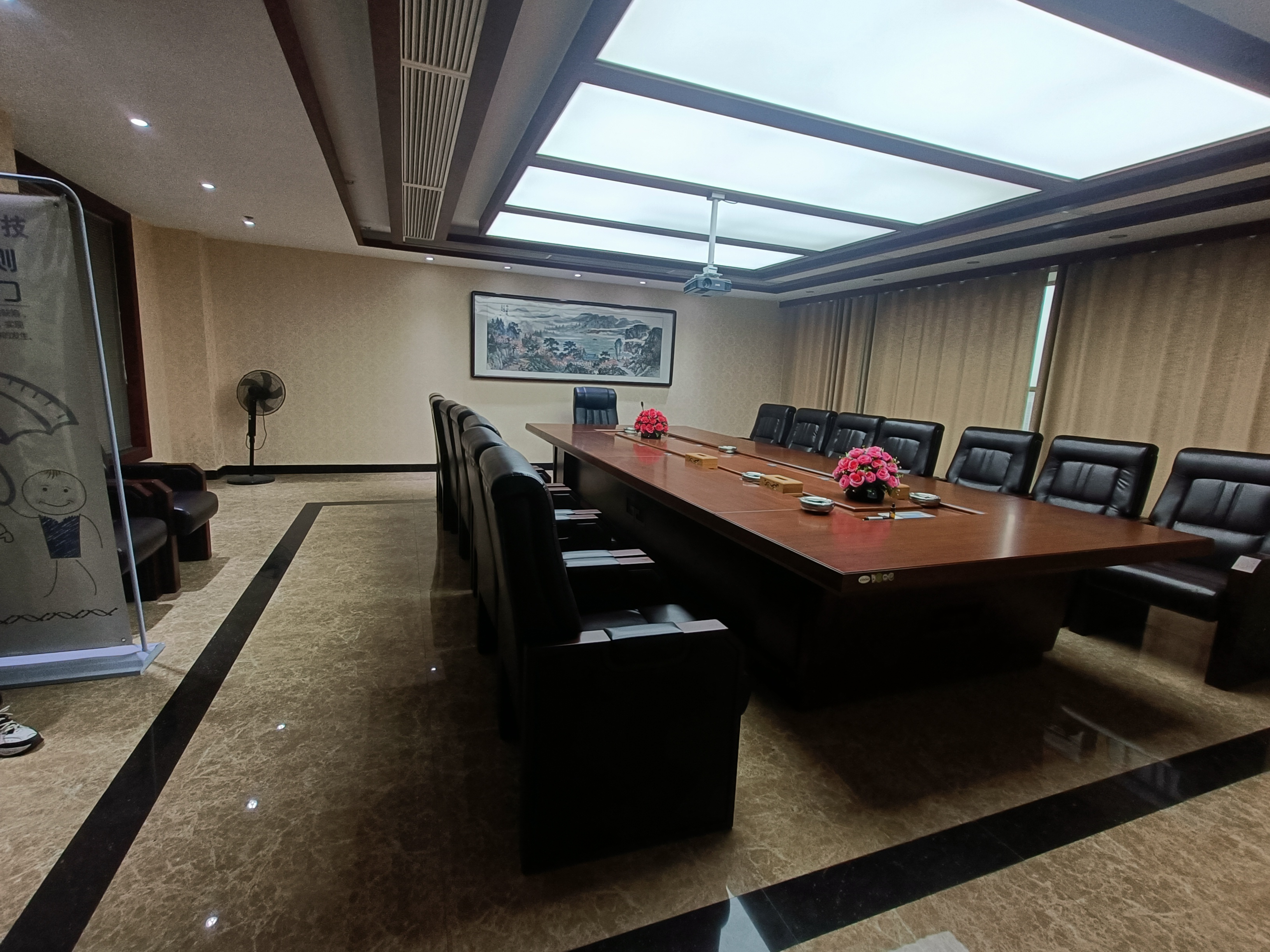 泓泽星城   228.0㎡      9180.0元/月室内图