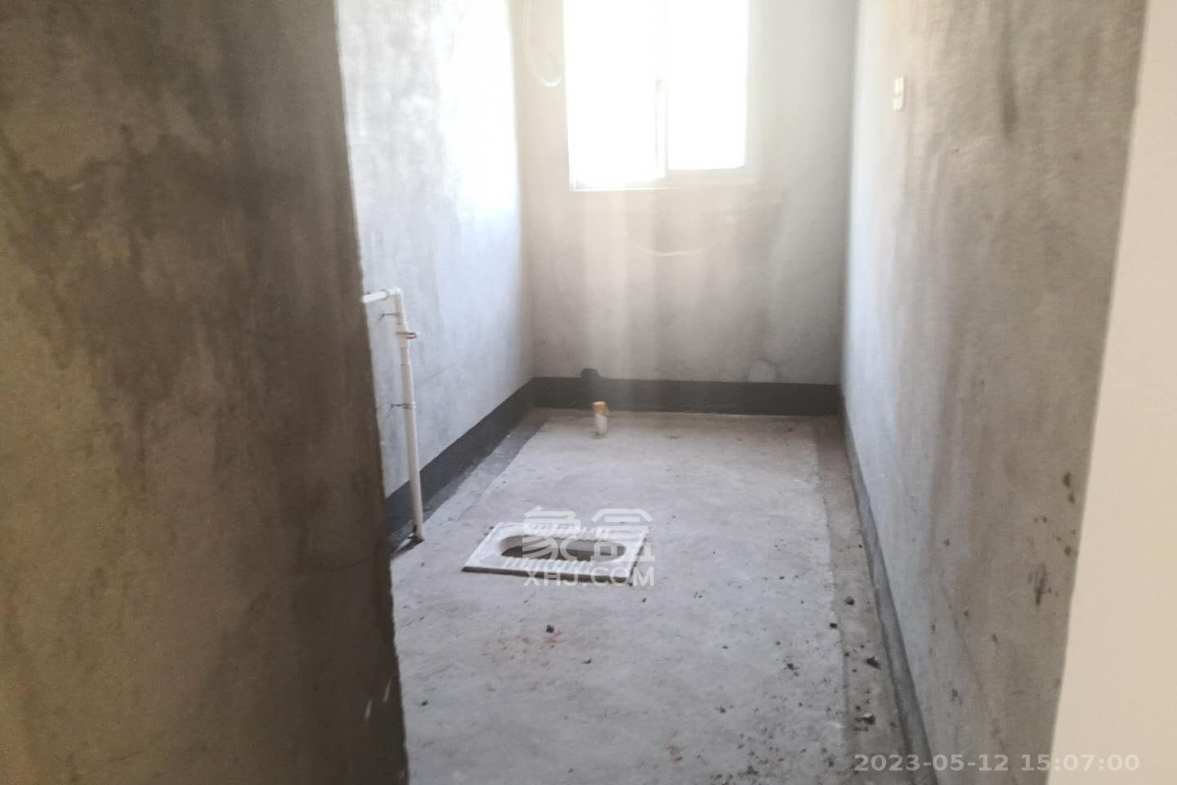 桃阳苑(省人大单位房) 5室2厅2卫 2200.0元/月 桃阳苑(省人大单位房) 5室2厅2卫 2200.0元/月室内图