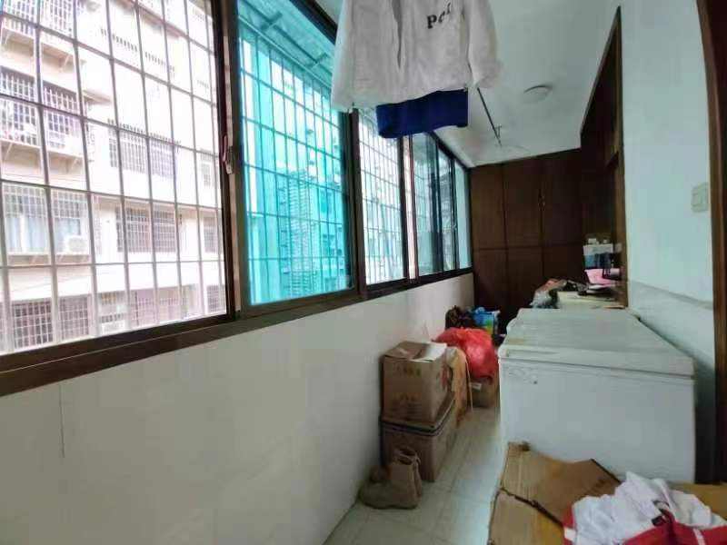 馨园小区 3室2厅2卫 85.00万 馨园小区 3室2厅2卫 85.00万客厅