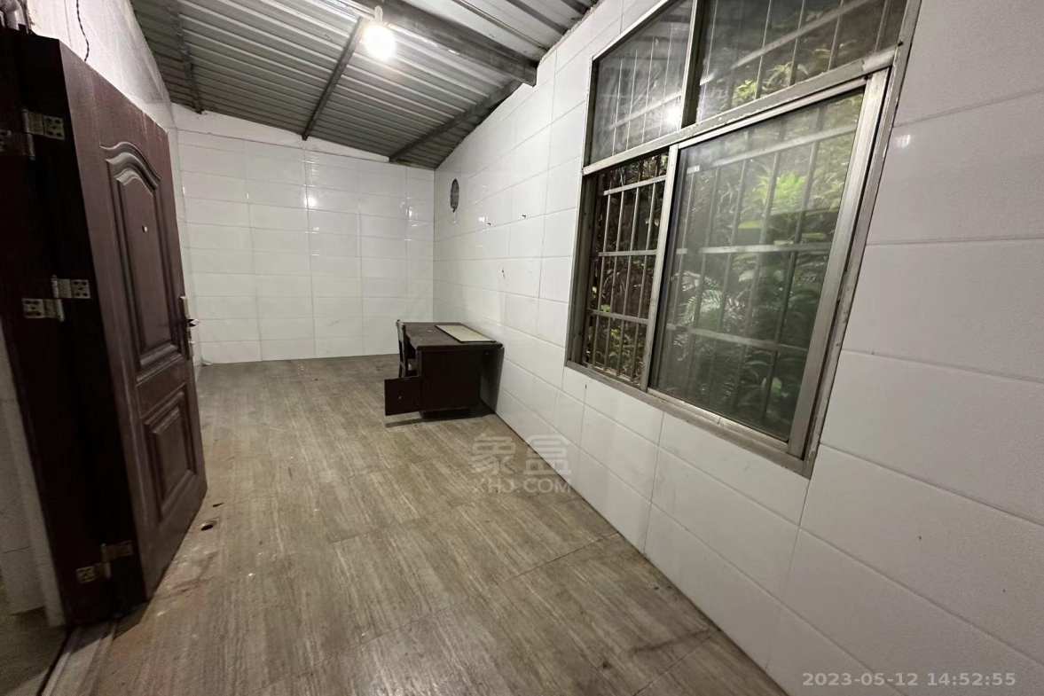 谭家塅 9室3厅2卫 3500.00元/月 谭家塅 9室3厅2卫 3500.00元/月室内图