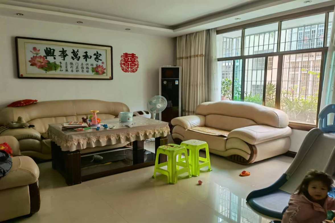 馨园小区 3室2厅2卫 85.00万 馨园小区 3室2厅2卫 85.00万客厅