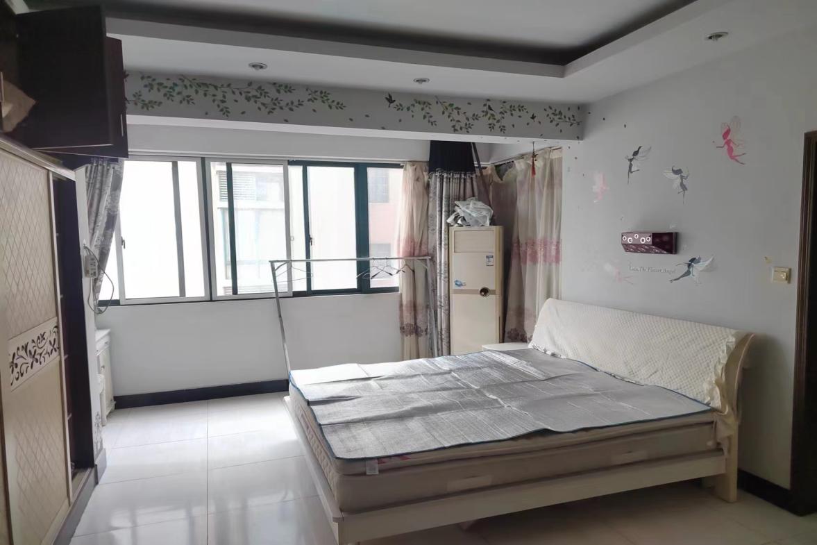 君临新世界  1室1厅1卫   1000.00元/月 君临新世界  1室1厅1卫   1000.00元/月室内图