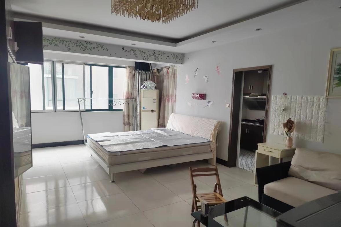 君临新世界  1室1厅1卫   1000.00元/月 君临新世界  1室1厅1卫   1000.00元/月室内图