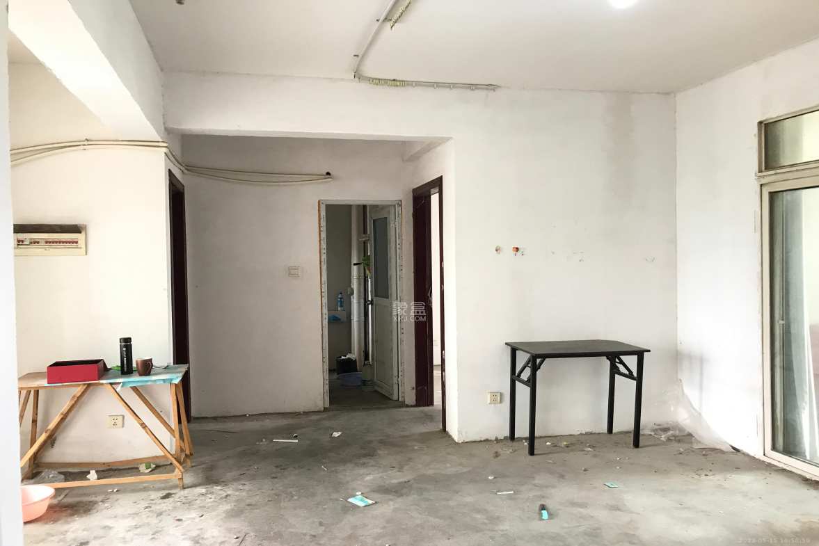 庄园心伽泊  3室2厅1卫    1500.0元/月室内图1