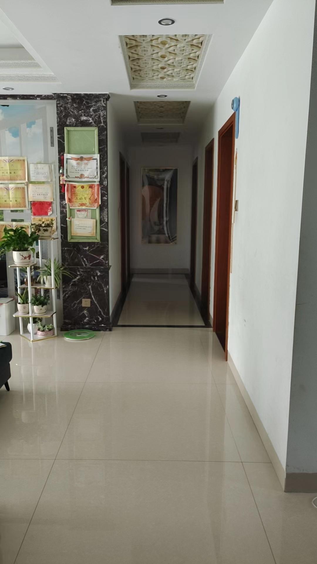 金益紫檀  4室2厅2卫   98.00万客厅