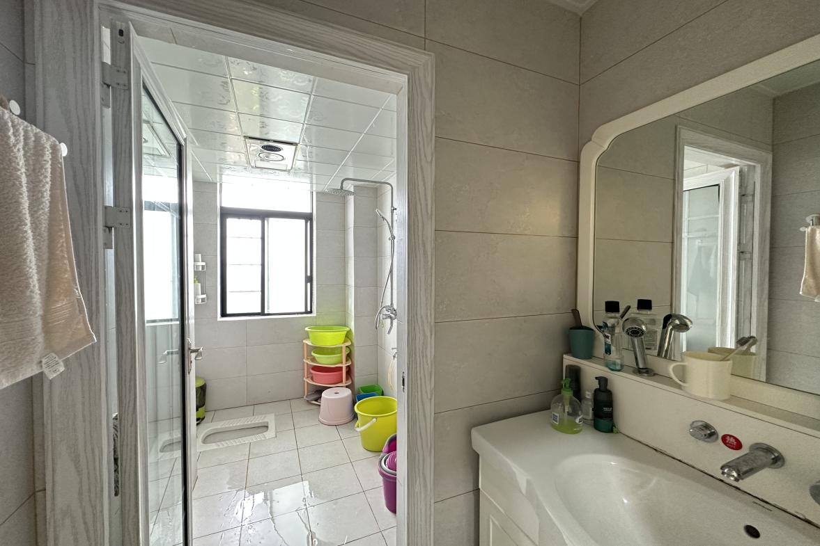 金凤公寓  4室2厅2卫    2800.0元/月室内图