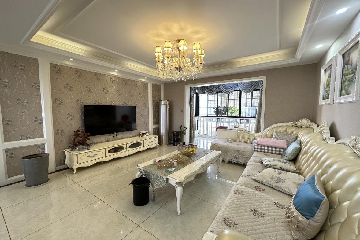 金凤公寓  4室2厅2卫    2800.0元/月室内图1