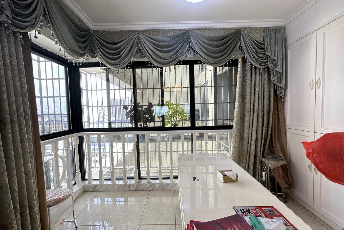 金凤公寓  4室2厅2卫    2800.0元/月室内图