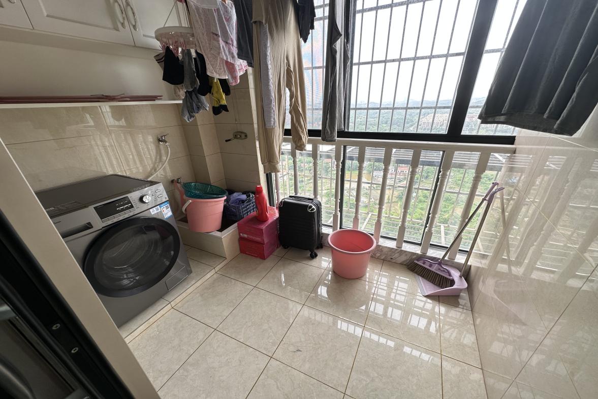 金凤公寓  4室2厅2卫    2800.0元/月室内图